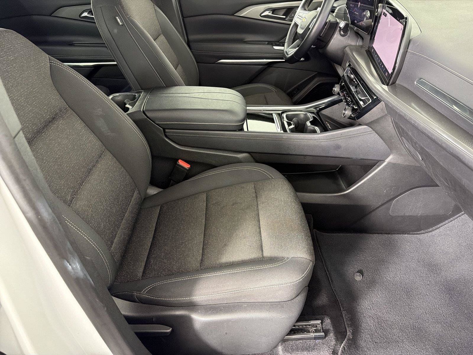 Used 2024 Chevrolet Traverse LT FWD image 11