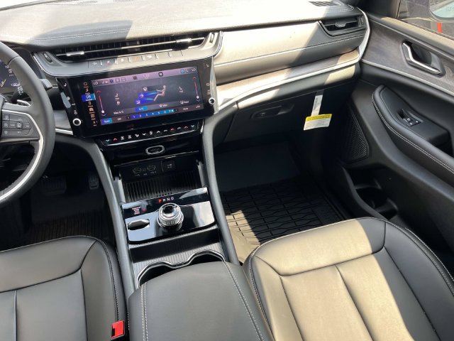 New 2027 Jeep Grand Cherokee Limited w/ Limited Altitude Package AWD/4WD image 16