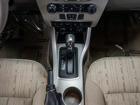 Used 2010 Ford Focus SE image 24