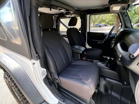 Used 2017 Jeep Wrangler Sport w/ Connectivity Group AWD/4WD image 18