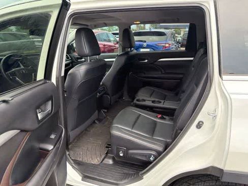 Used 2016 Toyota Highlander XLE FWD image 29
