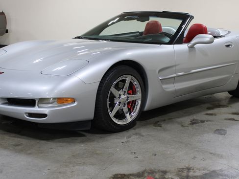 Used 2002 Chevrolet Corvette Convertible w/ Preferred Equipment Group2 RWD image 21