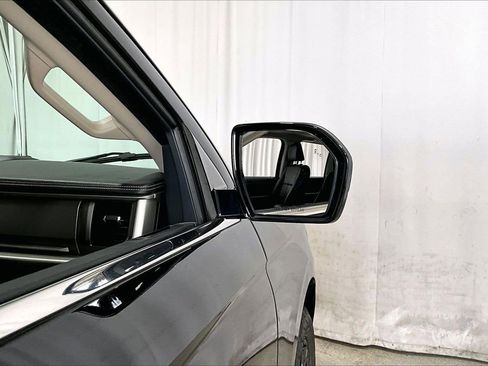 Used 2023 Ford Expedition XLT AWD/4WD image 11