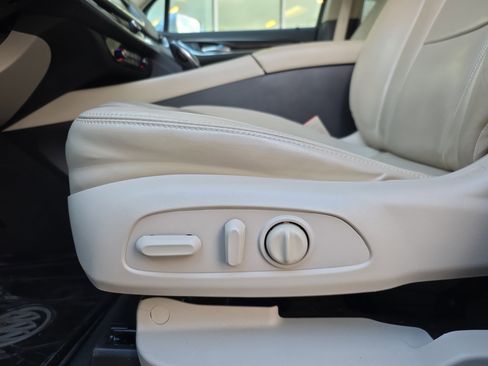 Used 2018 Buick Enclave Essence image 17