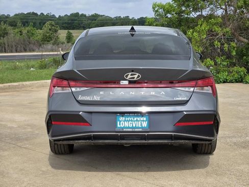 New 2026 Hyundai Elantra Limited FWD image 4