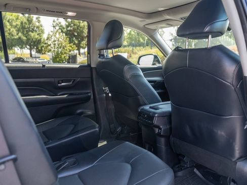 Certified 2024 Toyota Grand Highlander XLE FWD image 22