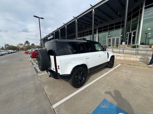 Used 2023 Land Rover Defender 110 X-Dynamic SE image 7