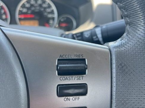 Used 2011 Nissan Frontier SL w/ Moonroof Pkg AWD/4WD image 11