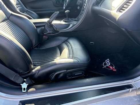 Used 2004 Chevrolet Corvette Convertible w/ Preferred Equipment Group RWD image 35