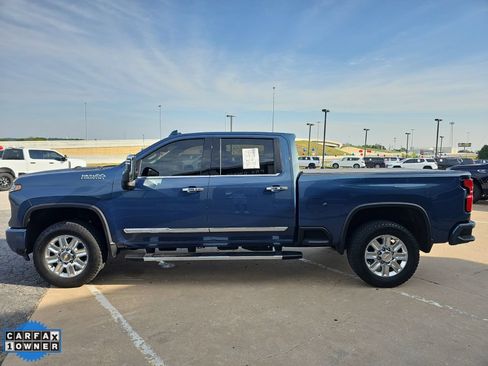 Used 2025 Chevrolet Silverado 2500 High Country w/ Technology Package AWD/4WD image 9