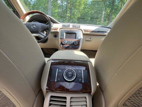 Used 2011 Mercedes-Benz R 350 4MATIC image 28