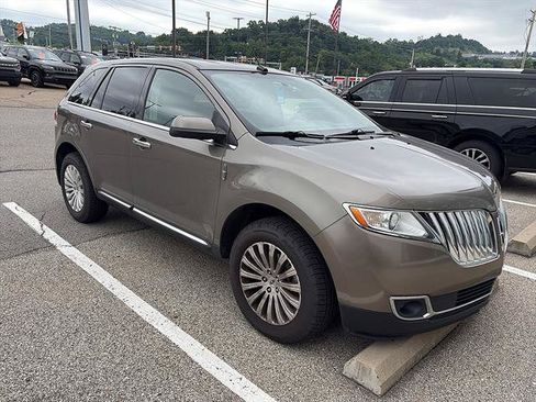 Used 2012 Lincoln MKX AWD image 2