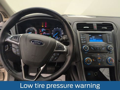 Used 2018 Ford Fusion SE w/ Equipment Group 201A FWD image 21
