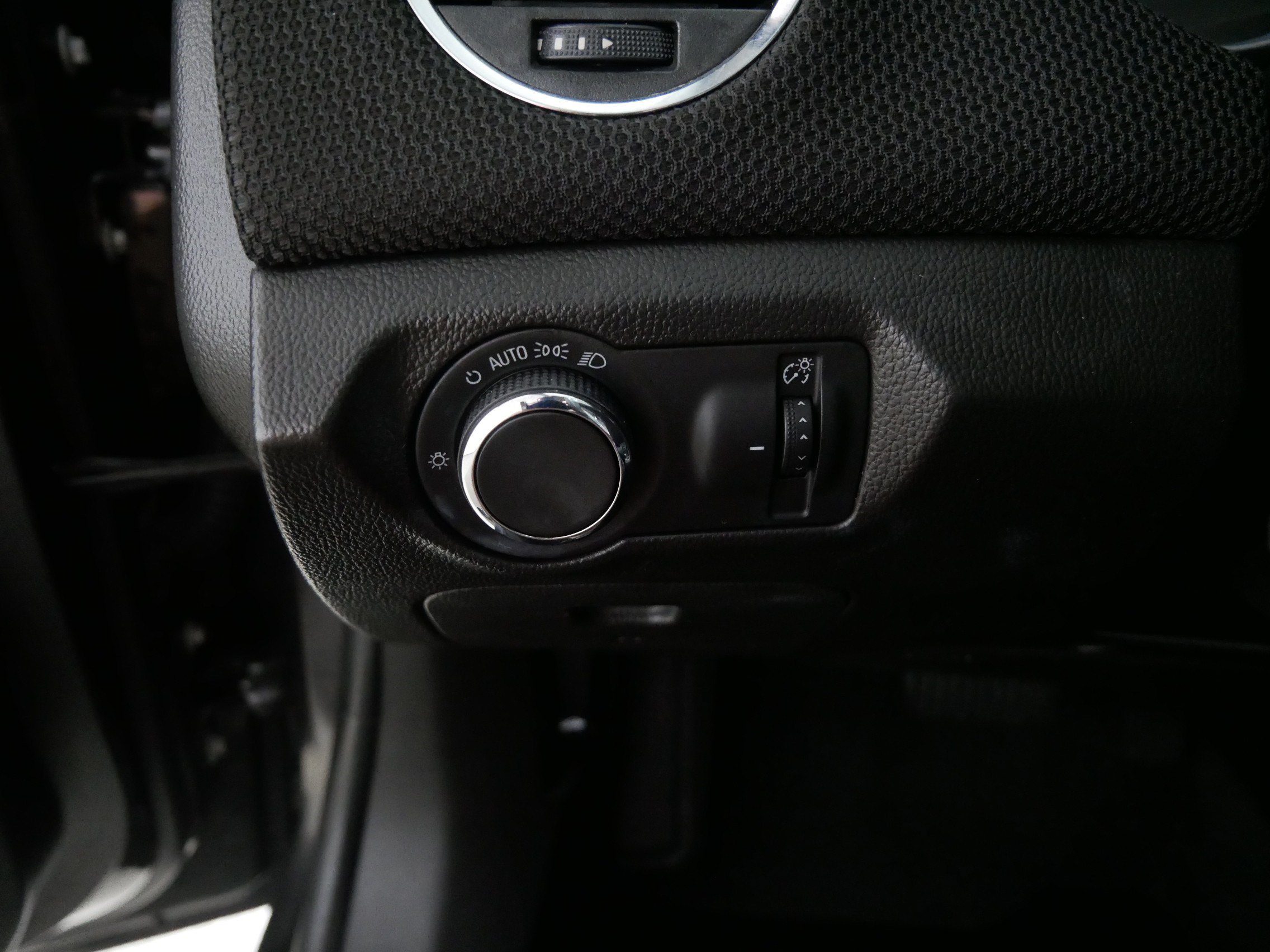 Used 2016 Chevrolet Cruze LT FWD image 26