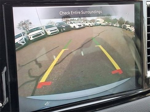 Used 2023 Chrysler Pacifica Touring-L image 15