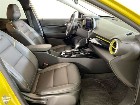 Used 2024 Chevrolet Trax ACTIV w/ Sunroof Package image 29