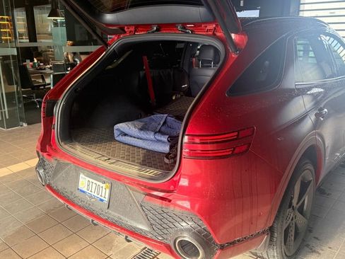 Used 2022 Genesis GV70 2.5T w/ Sport Prestige Package image 7