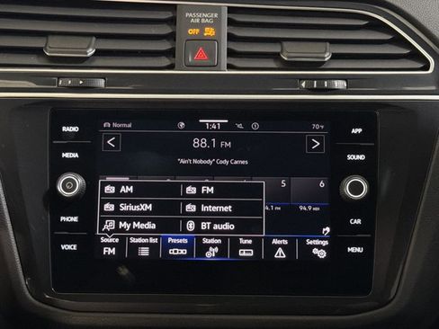 Certified 2024 Volkswagen Tiguan SE R-Line AWD/4WD image 32