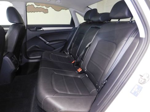 Used 2020 Volkswagen Passat 2.0T SE FWD image 47