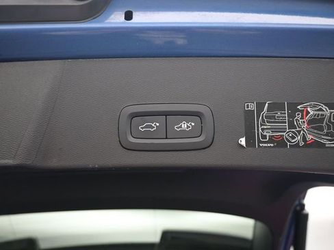 Used 2021 Volvo XC40 P8 Recharge w/ Advanced Package image 29