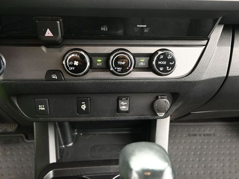 Used 2016 Toyota Tacoma TRD Off-Road w/ Towing Package RWD image 13