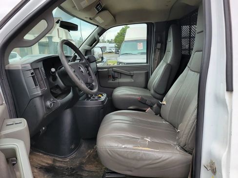 Used 2017 GMC Savana 3500 LS RWD image 2