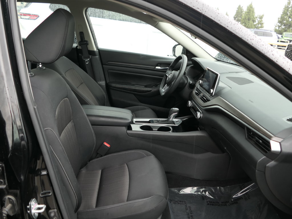 Used 2024 Nissan Altima 2.5 SV FWD image 23