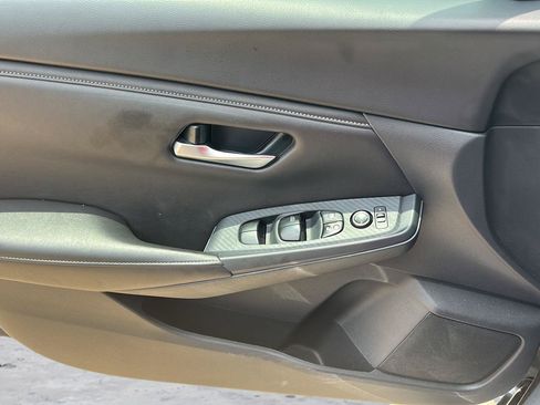 Used 2024 Nissan Sentra SV FWD image 11