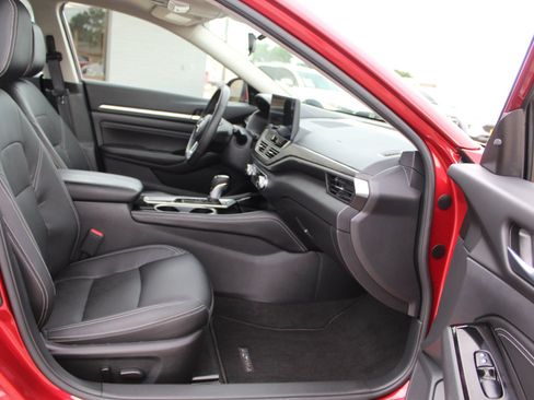 Used 2023 Nissan Altima 2.5 SL AWD/4WD image 14