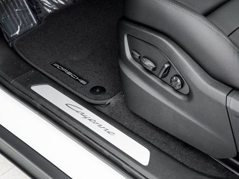 New 2026 Porsche Cayenne image 11