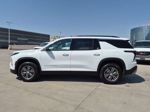 Used 2025 Chevrolet Traverse LT w/ Driver Confidence Package AWD/4WD image 3