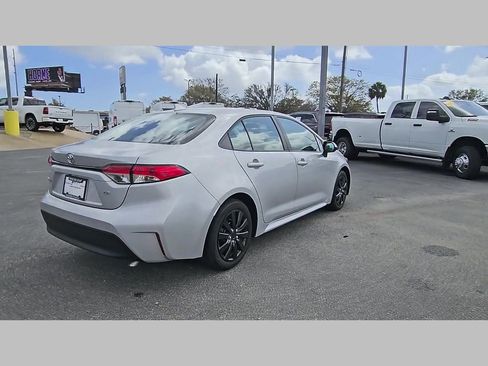 Used 2024 Toyota Corolla LE image 33