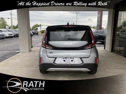 Used 2025 Kia Soul LX FWD image 7