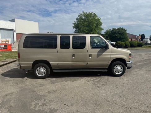 Used 2013 Ford E-350 and Econoline 350 XLT RWD image 5
