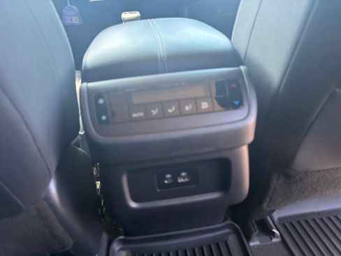 Used 2022 Nissan Pathfinder SV w/ SV Black Package FWD image 9