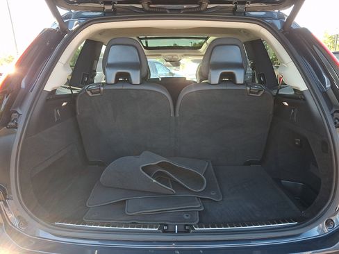 Used 2025 Volvo XC90 B6 Plus AWD/4WD image 31