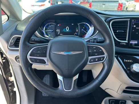 Used 2021 Chrysler Pacifica Touring FWD image 22