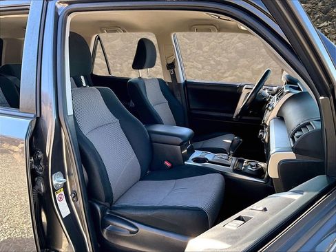 Used 2016 Toyota 4Runner SR5 image 7