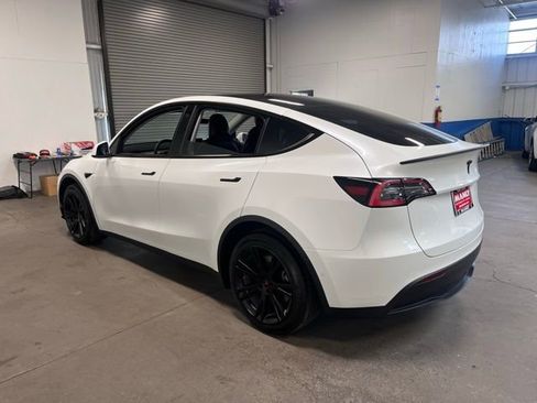 Used 2021 Tesla Model Y 2WD image 6