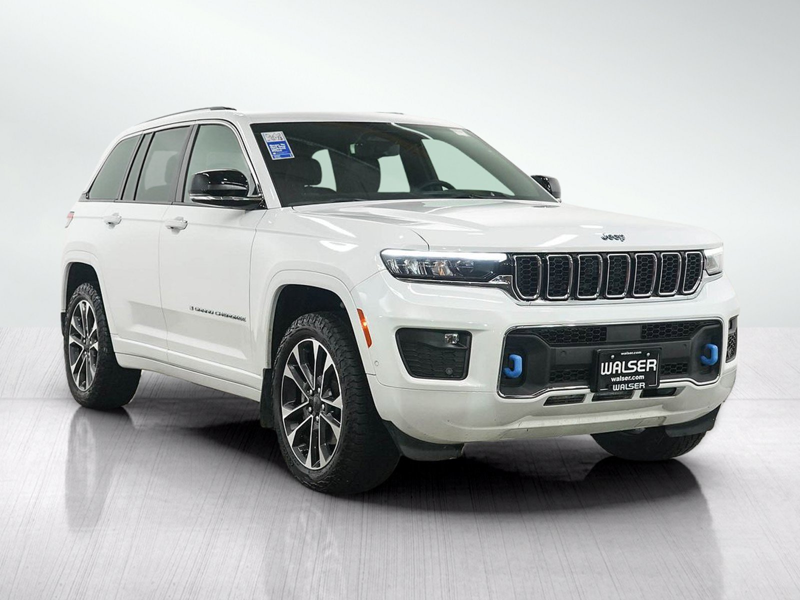 Used 2023 Jeep Grand Cherokee Overland w/ Luxury Tech Group IV AWD/4WD image 7