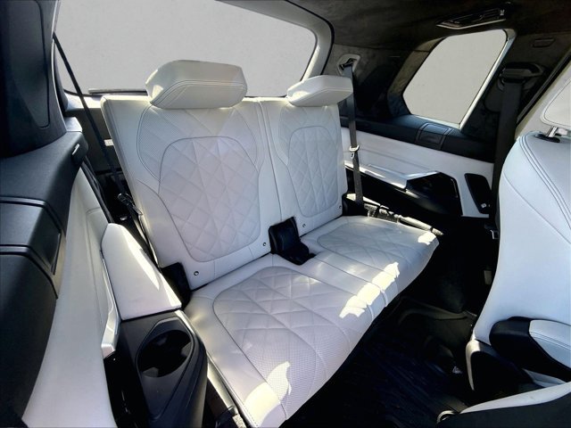 Used 2024 BMW X7 xDrive40i w/ M Sport Package AWD/4WD image 29