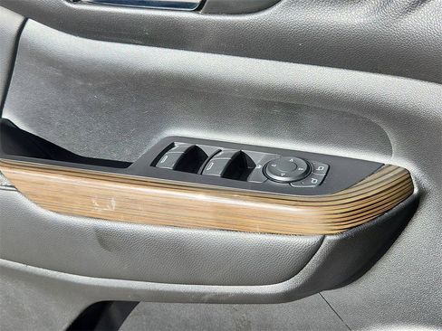 Used 2023 GMC Acadia SLE w/ Driver Convenience Package image 22