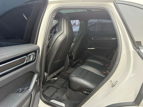 Used 2023 Porsche Cayenne Turbo w/ Premium Package Plus image 21