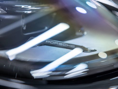Certified 2025 Porsche Panamera image 15