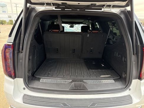 Used 2023 GMC Yukon XL Denali Ultimate image 8