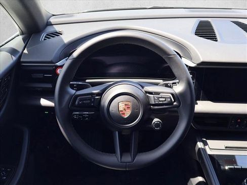 Used 2025 Porsche Macan Electric RWD image 15