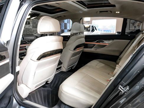 Used 2018 BMW 750i xDrive AWD/4WD image 43