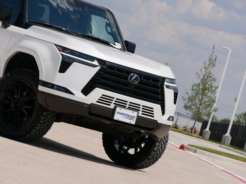 Used 2025 Lexus GX 550 w/ Accessory Package (Z1) AWD/4WD image 40