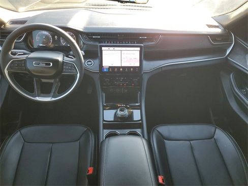 Used 2025 Jeep Grand Cherokee Limited w/ Luxury Tech Group II image 15