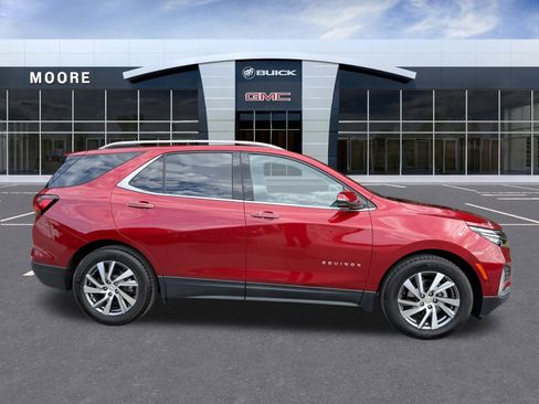 Used 2023 Chevrolet Equinox Premier image 3